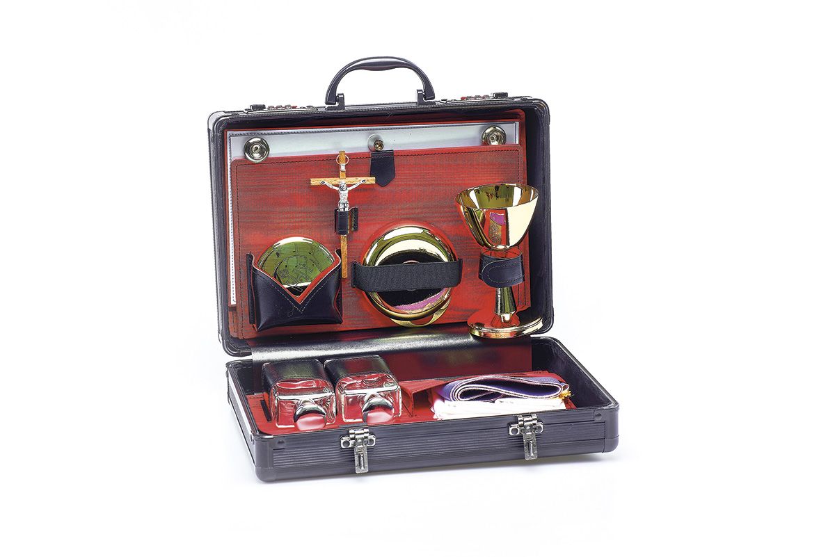 Komplet podróżny dla kapłana - walizka celebransa (2)