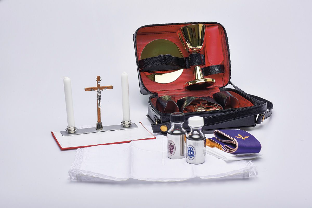 Komplet podróżny dla kapłana - walizka celebransa (3)
