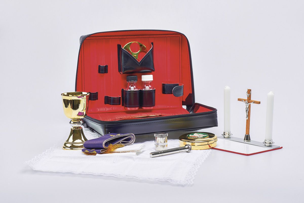 Komplet podróżny dla kapłana - walizka celebransa (4)