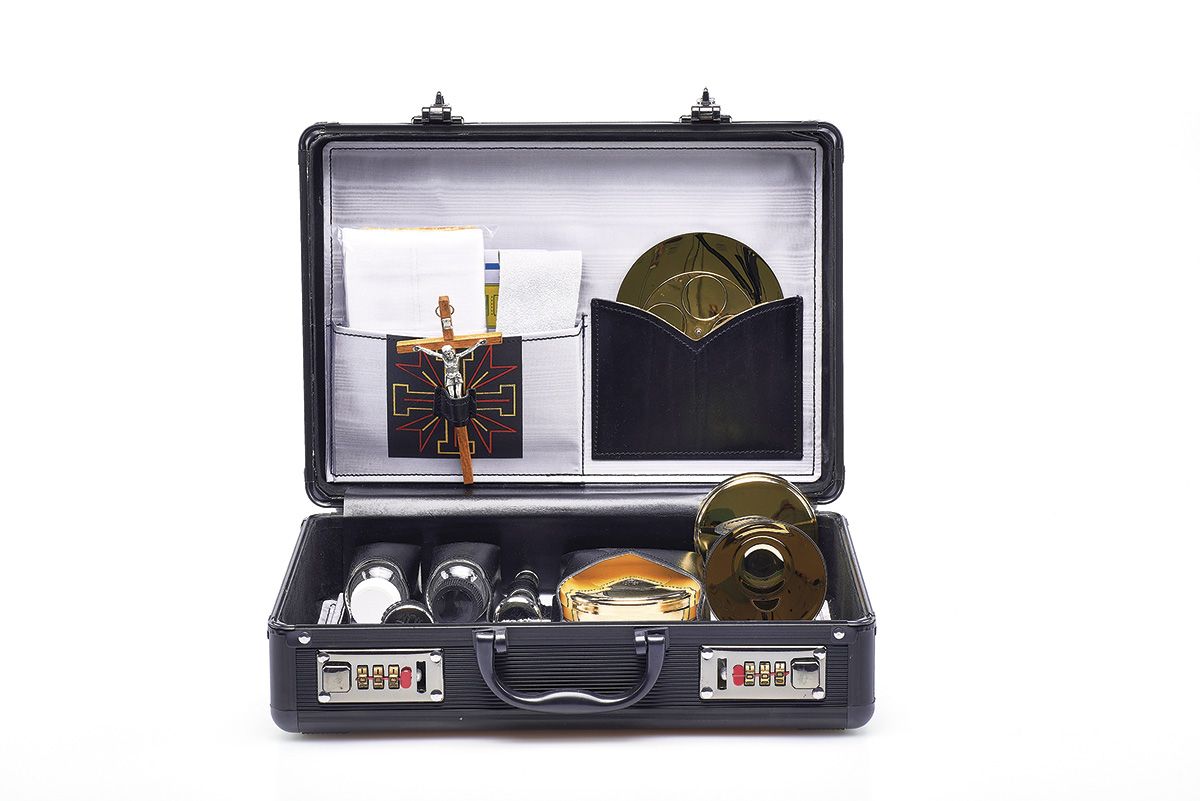 Komplet podróżny dla kapłana - walizka celebransa (6) - zdjęcie 2 - Komplet podróżny dla kapłana - walizka celebransa (6)