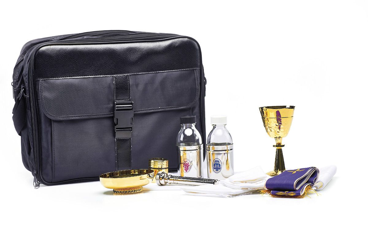 Komplet podróżny dla kapłana - walizka celebransa (7)