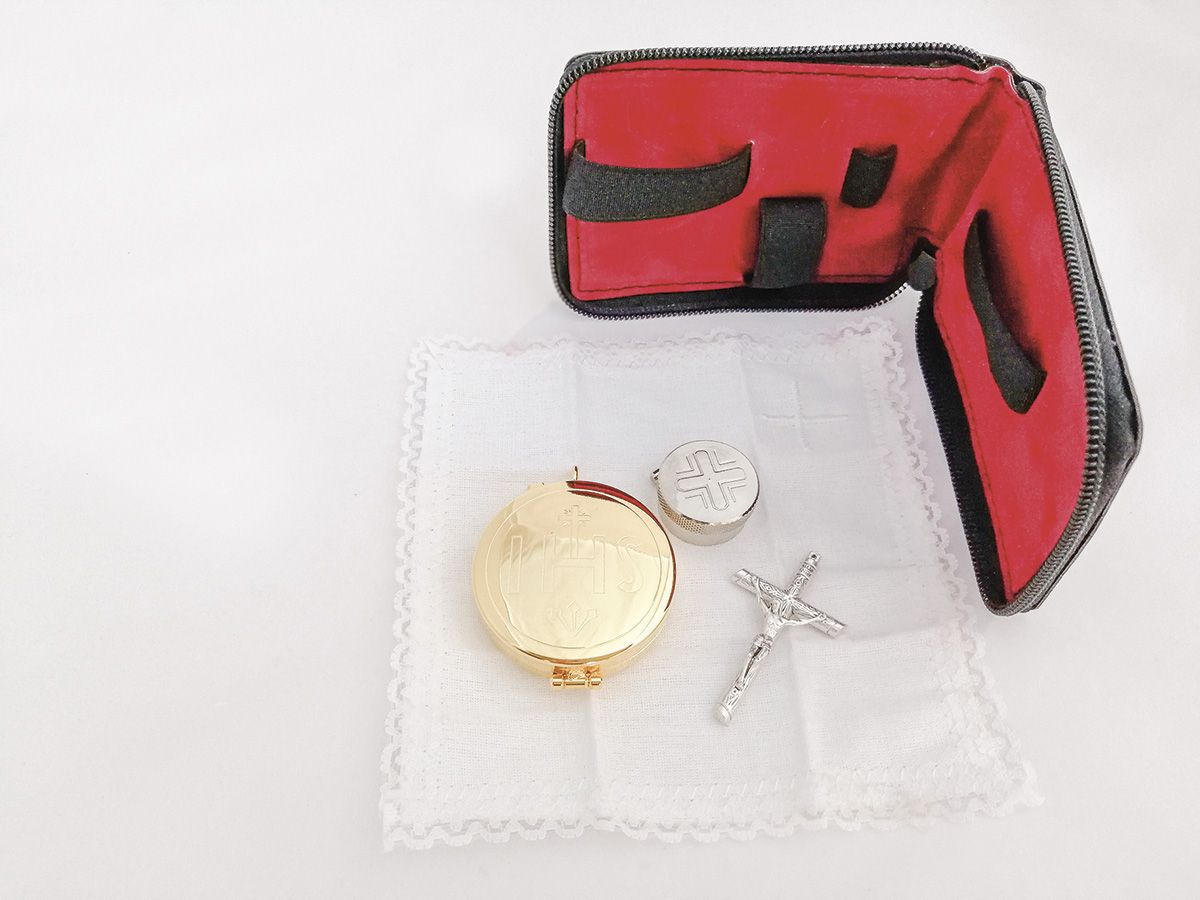 Bursa z wyposażeniem dla chorych (5) - zdjęcie 2 - Bursa do chorych