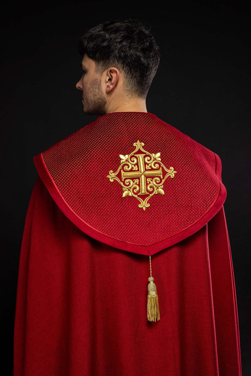 Kapa liturgiczna czerwona, haftowana, aksamitny czerwony pas (32H)