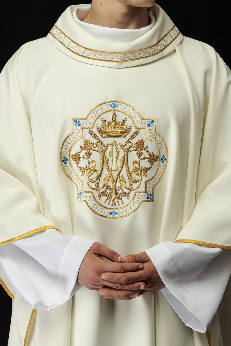 Ornat haftowany z motywem Maryjnym - ecru (129H)
