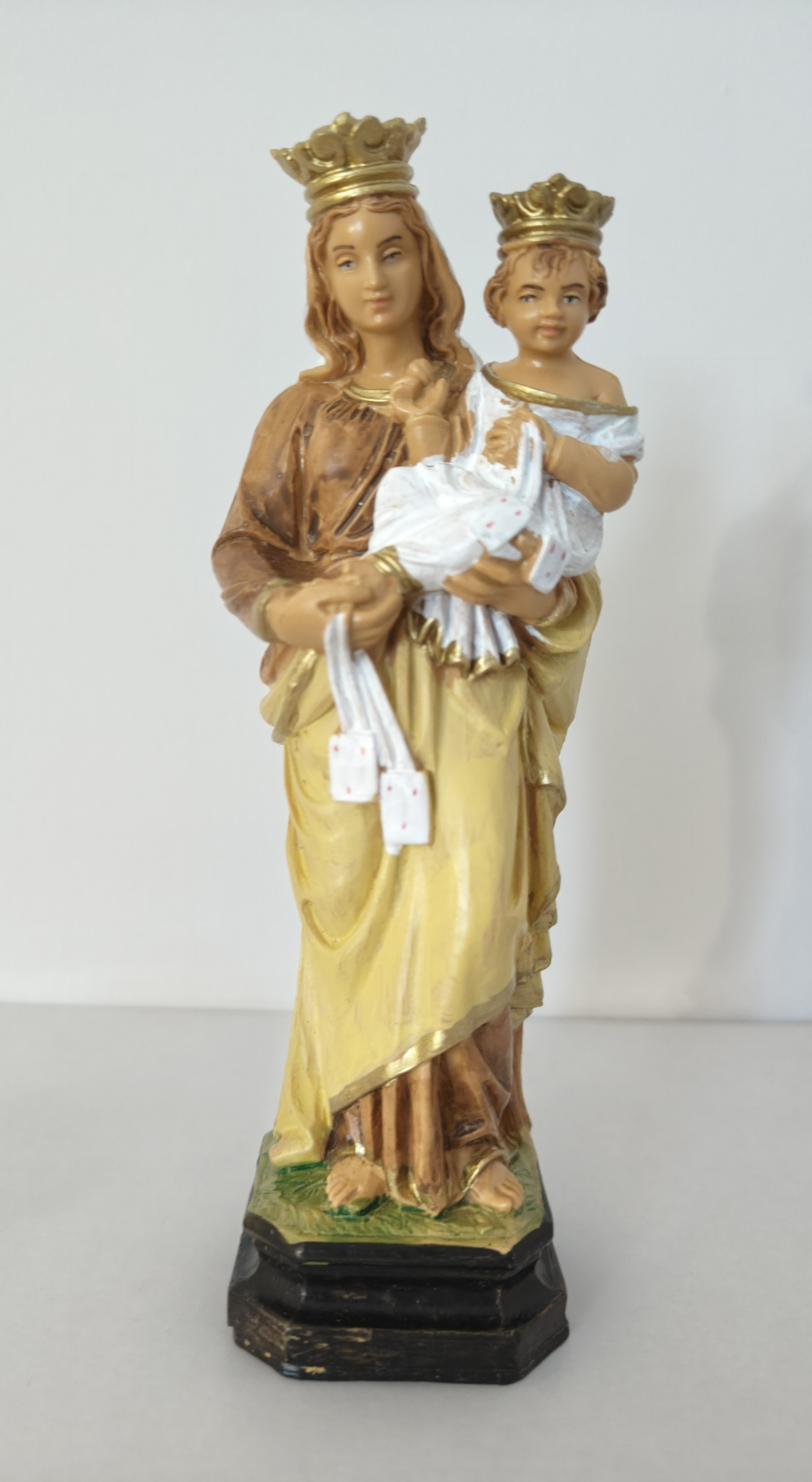 Figurka Matka Boża Szkaplerzna 15 cm - Matka Boża Szkaplerzna - Nowość