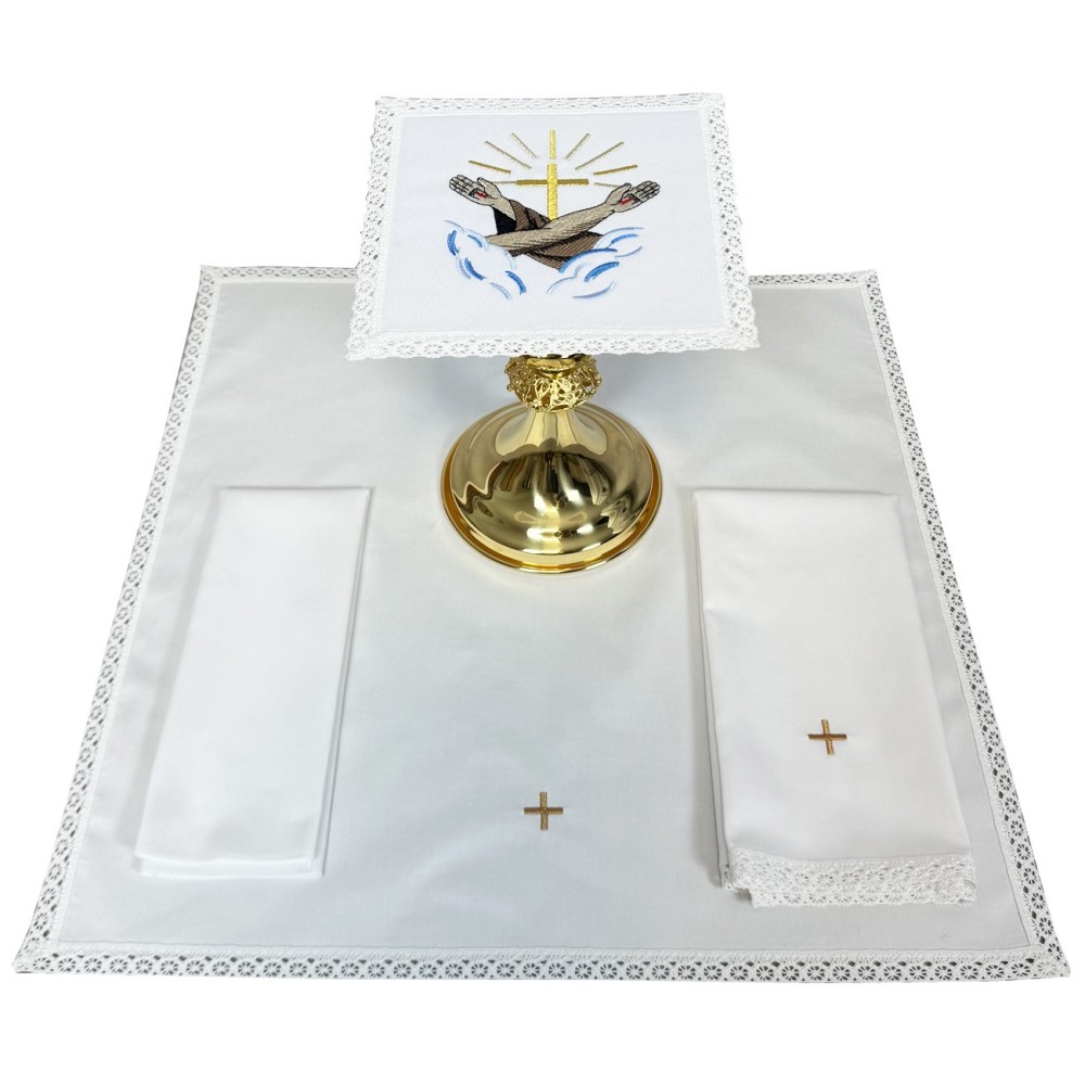 Bielizna kielichowa z symbolem franciszkańskim