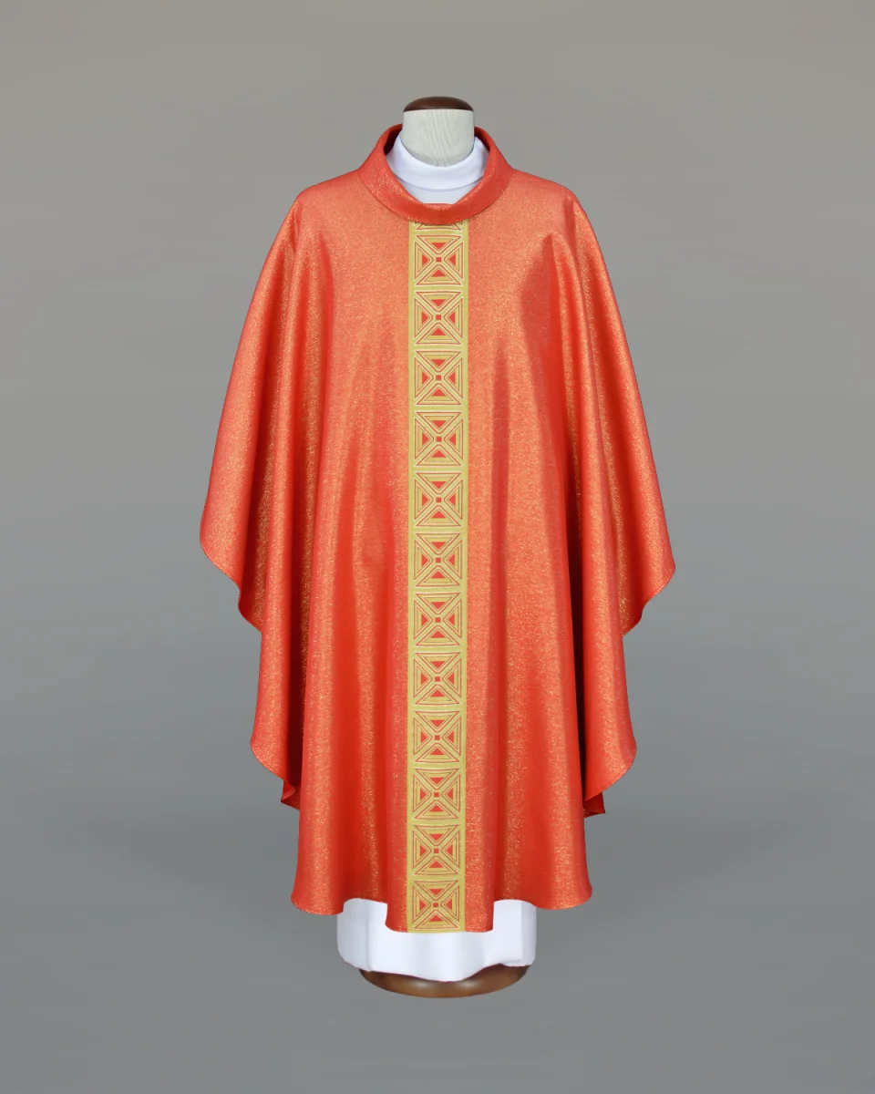 Ornat kapłański czerwony, zdobiony efektownym tkanym pasem