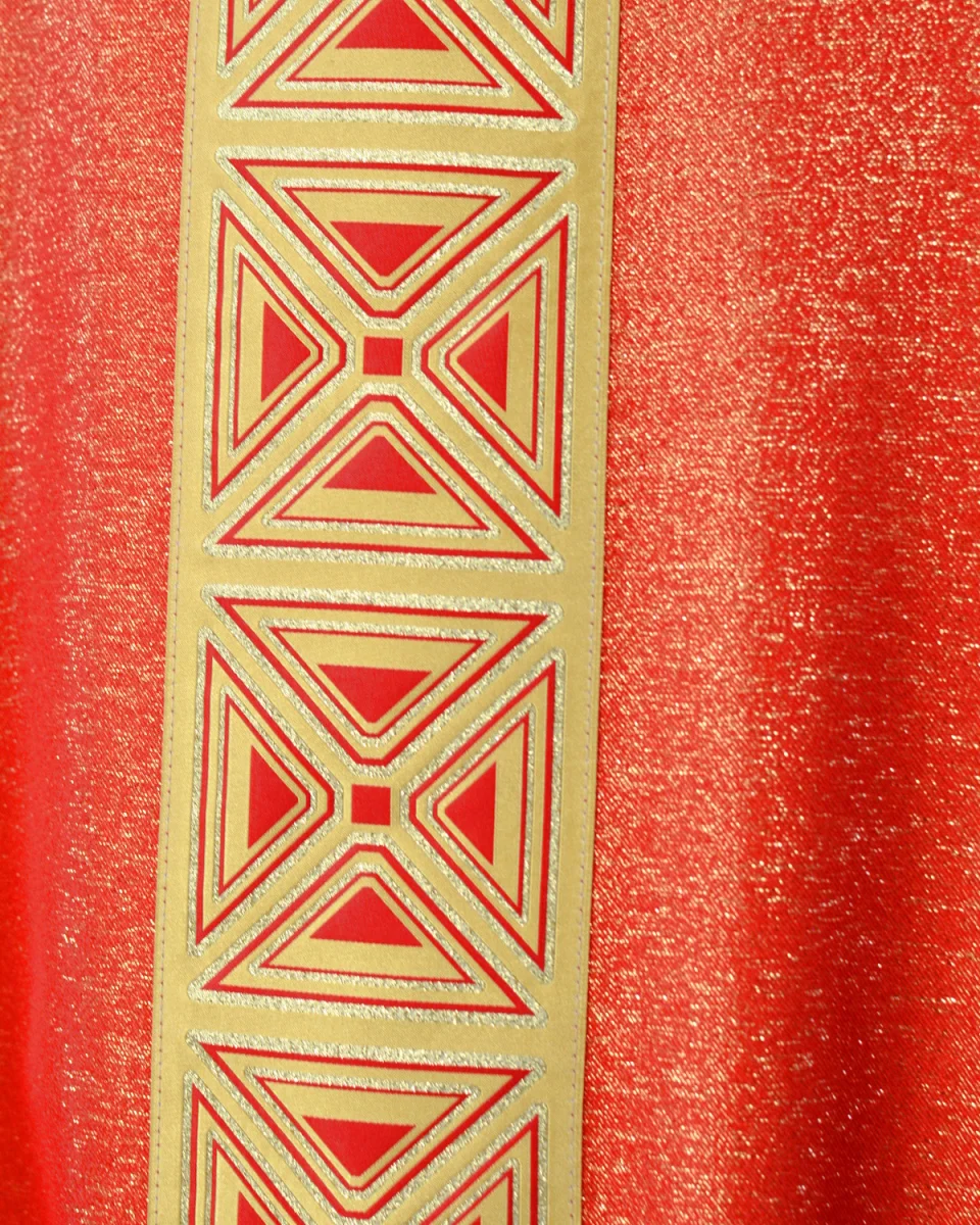 Ornat kapłański czerwony, zdobiony efektownym tkanym pasem - zdjęcie 2