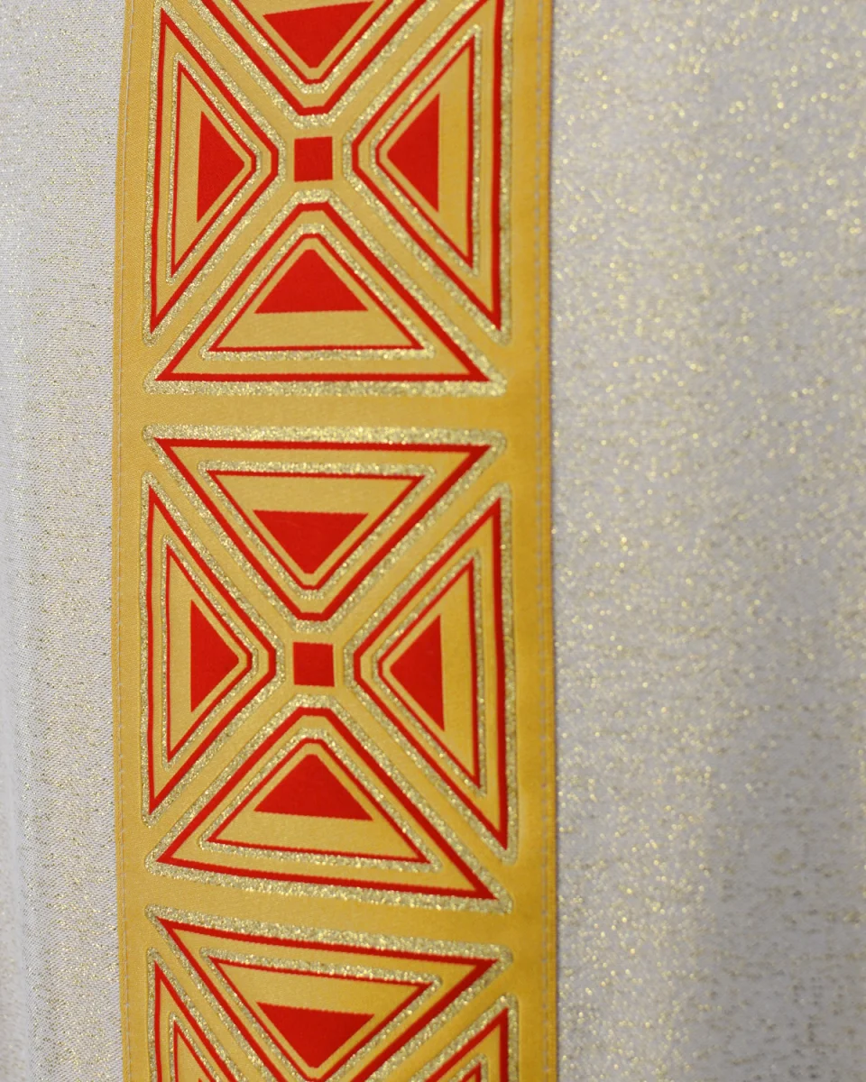 Ornat kapłański ecru, zdobiony efektownym tkanym pasem - zdjęcie 2