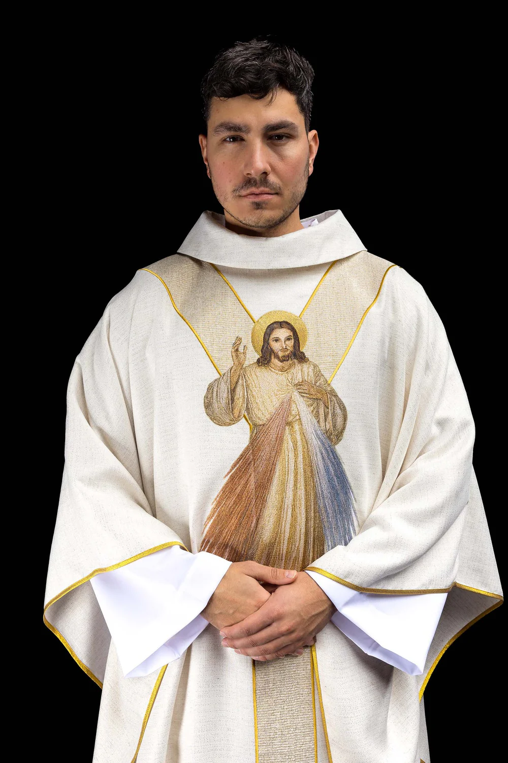 Ornat haftowany z wizerunkiem Jezusa Miłosiernego - ecru - Ornaty z Jezusem