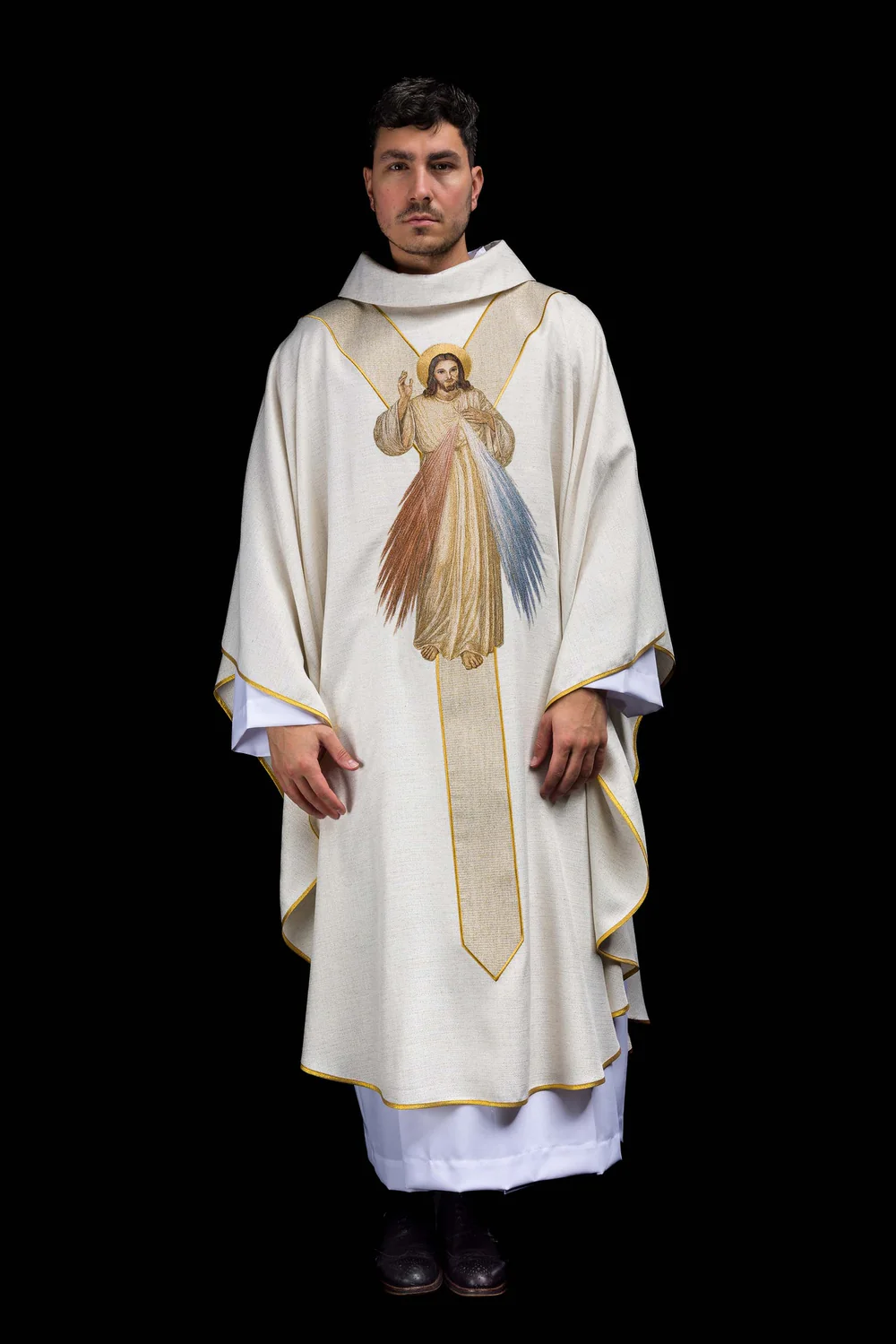 Ornat haftowany z wizerunkiem Jezusa Miłosiernego - ecru - zdjęcie 7