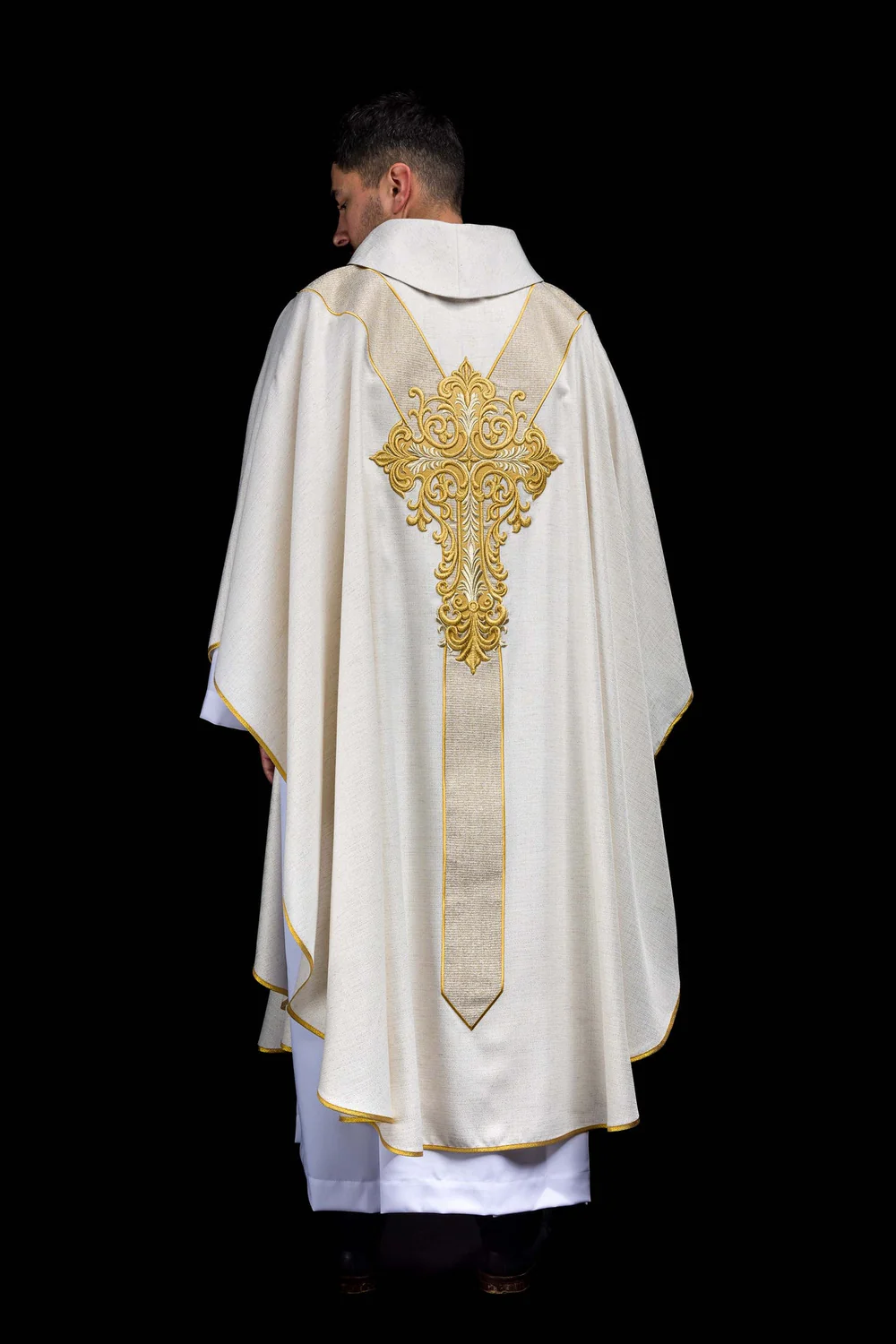 Ornat haftowany z wizerunkiem Jezusa Miłosiernego - ecru - zdjęcie 8