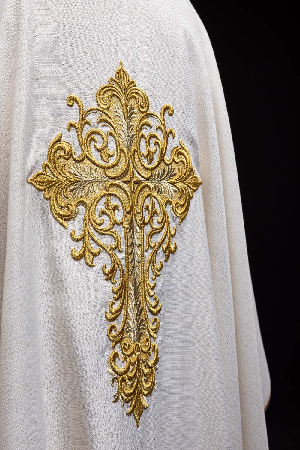 Ornat haftowany z wizerunkiem Jezusa Miłosiernego -  ecru - zdjęcie 5