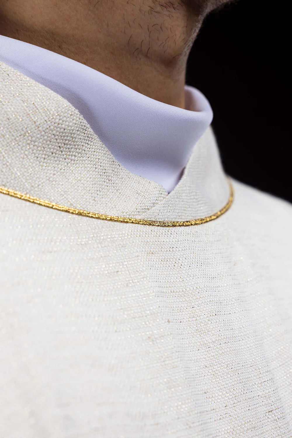 Ornat haftowany z wizerunkiem Jezusa Miłosiernego -  ecru - zdjęcie 4