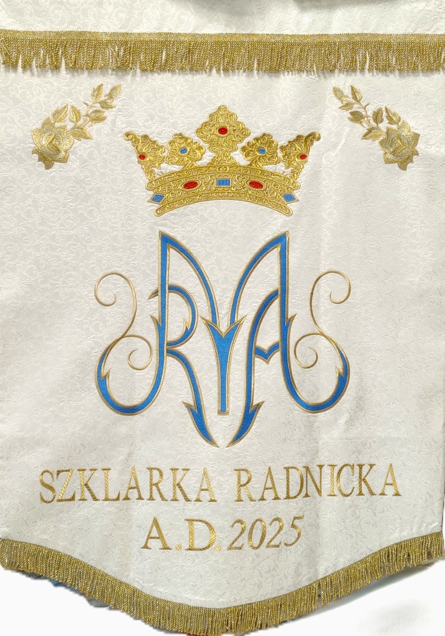 Chorągiew haftowana - Matka Kościoła - zdjęcie 2