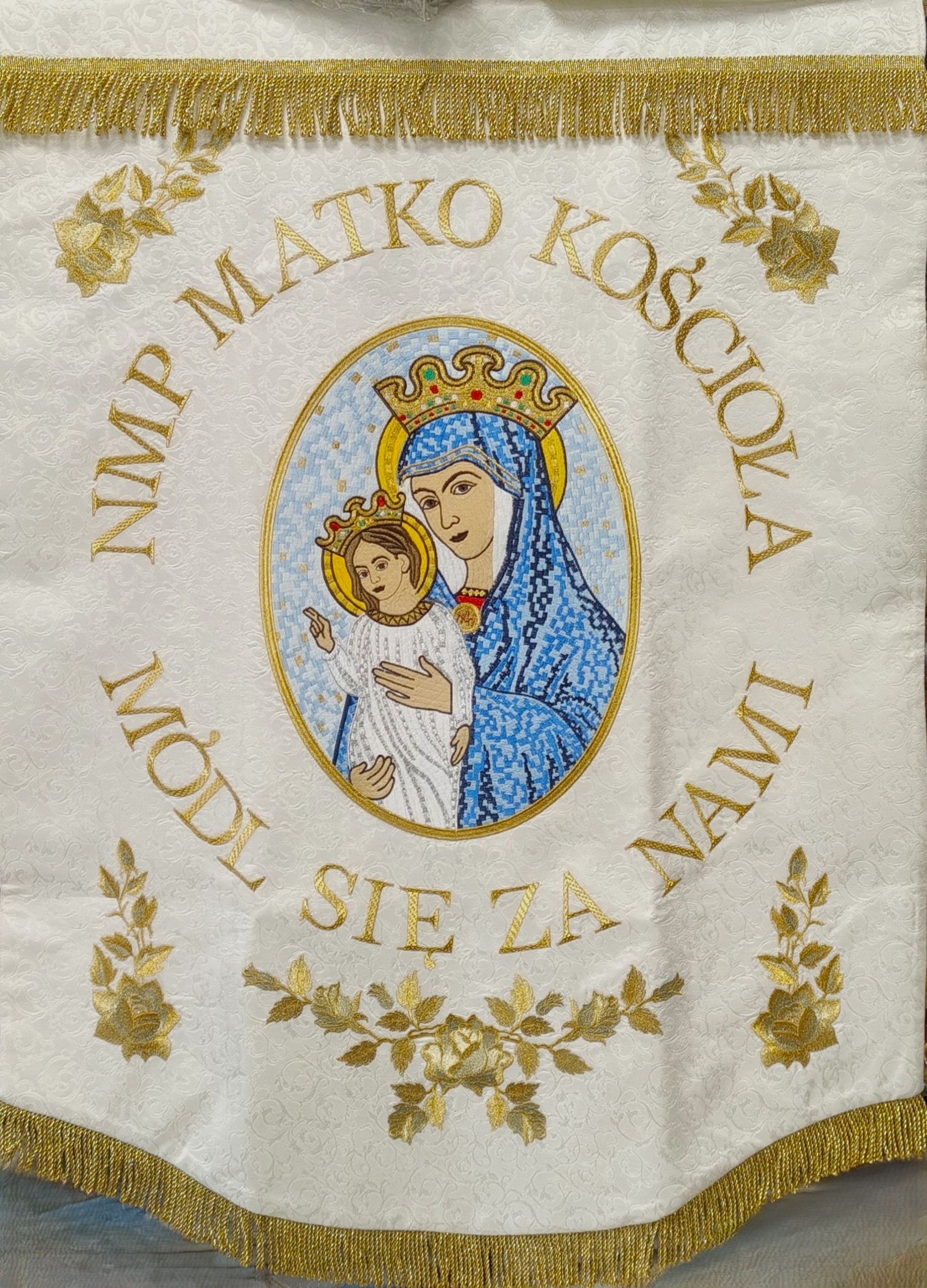 Chorągiew haftowana - Matka Kościoła - Chorągwie procesyjne