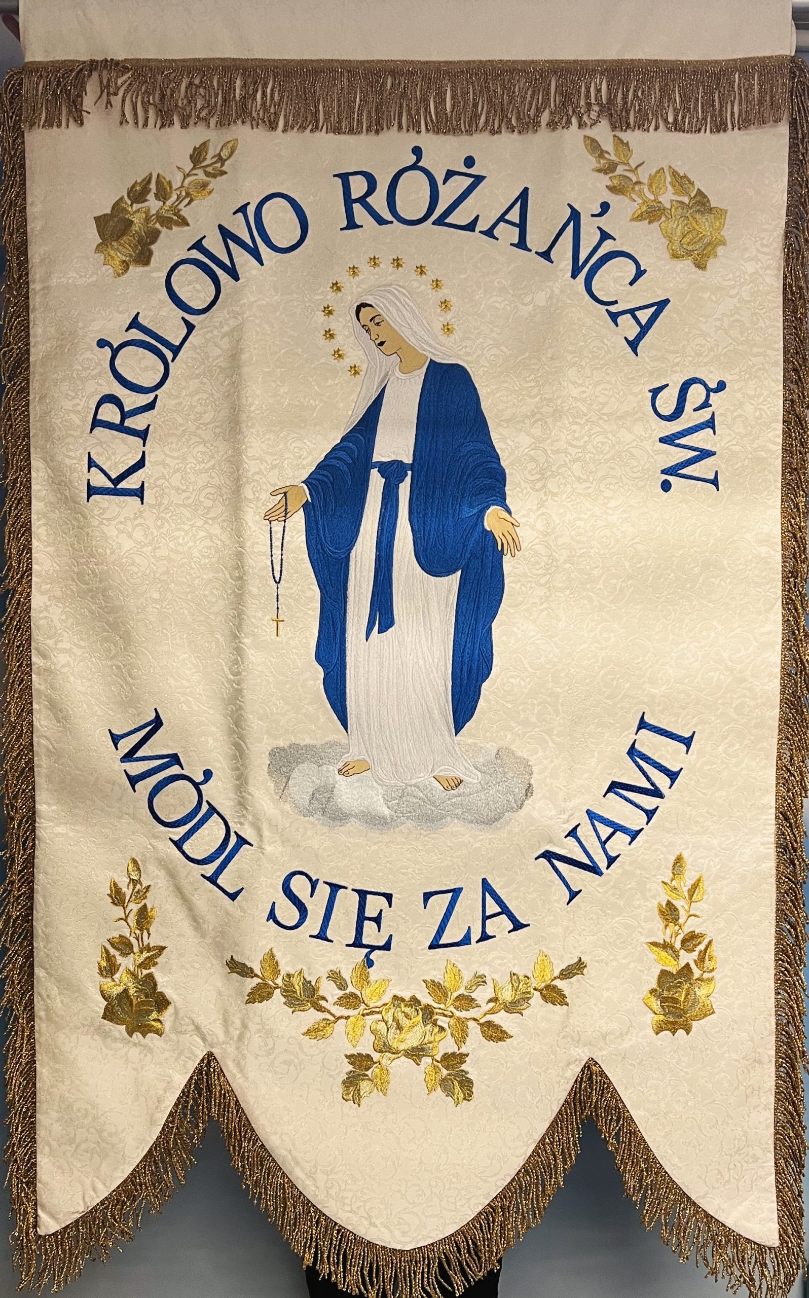 Chorągiew haftowana Matka Boża Różańcowa - zdjęcie 3
