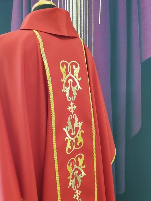 Ornat haftowany Święci Piotr i Paweł – czerwony - zdjęcie 5
