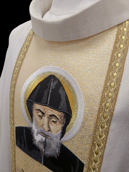 Ornat haftowany Święty Charbel – kremowy - zdjęcie 2