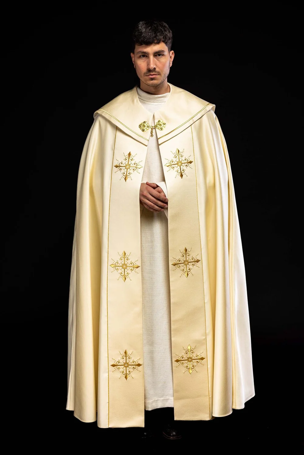 Kapa liturgiczna haftowana Krzyż - ecru (41) - KAPY LITURGICZNE - Nowość