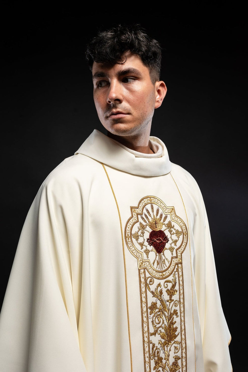 Ornat haftowany Serce Pana Jezusa - ecru (H16)